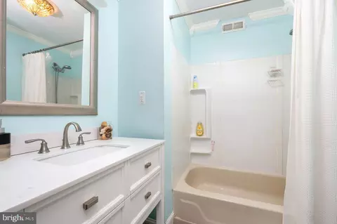 Bath - 7 Chesley Ave, Baltimore, MD 21206 photo 1 of 2