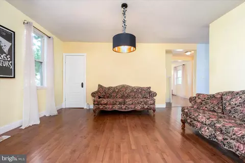 Living - 7 Chesley Ave, Baltimore, MD 21206 photo 4 of 5