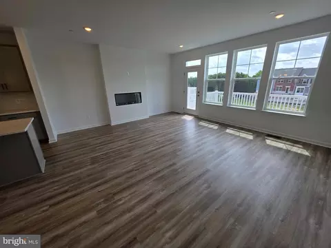 Living - 11265 Davisar Rd #104, White Marsh, MD 21162 photo 2 of 3