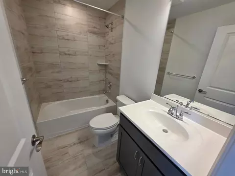 Bath - 11265 Davisar Rd #104, White Marsh, MD 21162 photo 3 of 3