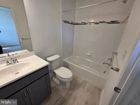 Bath - 11265 Davisar Rd #104, White Marsh, MD 21162 photo 1 of 3
