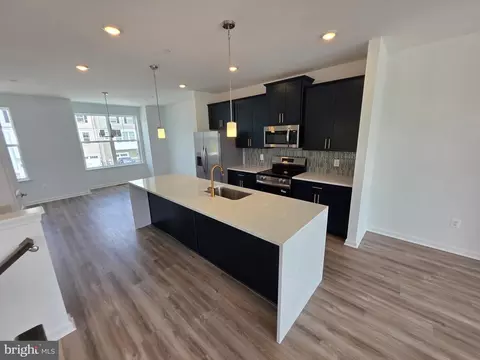 11261 Davisar Rd #102, White Marsh, MD 21162