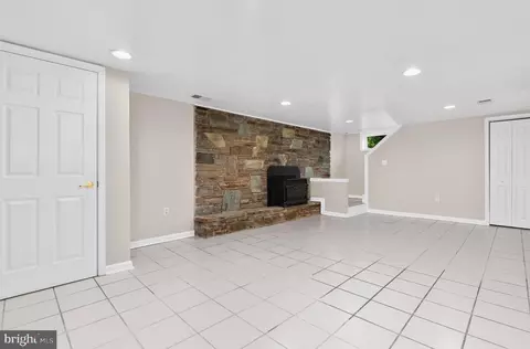 Living - 16 Propeller Dr, Middle River, MD 21220 photo 5 of 6