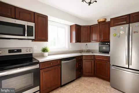 Kitchen - 40 Right Wing Dr, Middle River, MD 21220 photo 2 of 4
