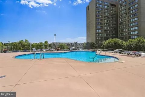 Exterior - 205 E Joppa Rd #1601, Towson, MD 21286 photo 4 of 5