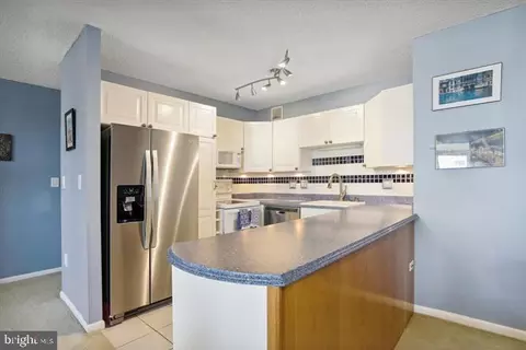 Kitchen - 205 E Joppa Rd #1601, Towson, MD 21286 photo 4 of 4