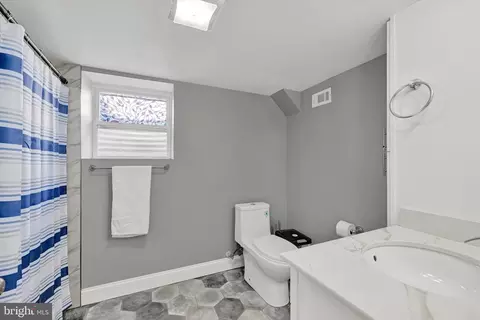 Bath - 1901 Hillcrest Rd, Gwynn Oak, MD 21207 photo 4 of 5