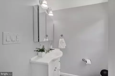 Bath - 1901 Hillcrest Rd, Gwynn Oak, MD 21207 photo 3 of 5