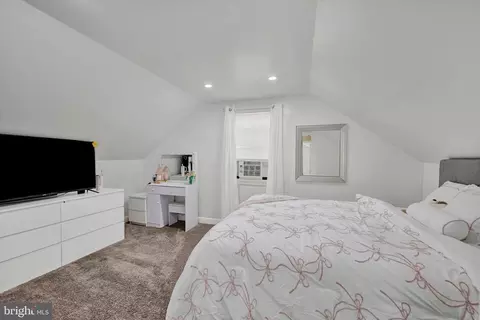 Bedroom - 1901 Hillcrest Rd, Gwynn Oak, MD 21207 photo 5 of 7