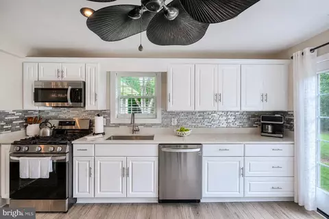 Kitchen - 6525 Ebenezer Rd, Middle River, MD 21220 photo 2 of 4