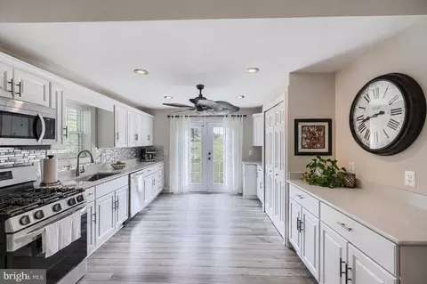 Kitchen - 6525 Ebenezer Rd, Middle River, MD 21220 photo 1 of 4