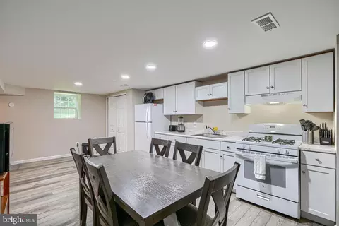 Kitchen - 6525 Ebenezer Rd, Middle River, MD 21220 photo 4 of 4