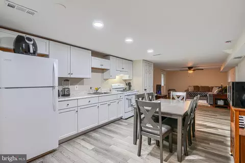 Kitchen - 6525 Ebenezer Rd, Middle River, MD 21220 photo 3 of 4