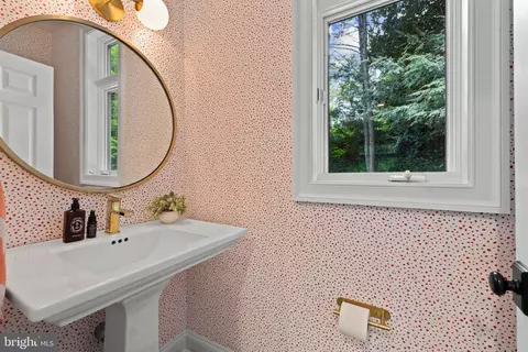 Bath - 7807 Overbrook Rd, Ruxton, MD 21204 photo 1 of 6