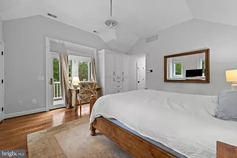 Bedroom - 7807 Overbrook Rd, Ruxton, MD 21204 photo 8 of 10