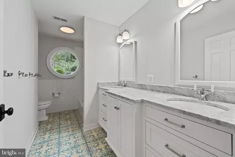 Bath - 7807 Overbrook Rd, Ruxton, MD 21204 photo 2 of 6