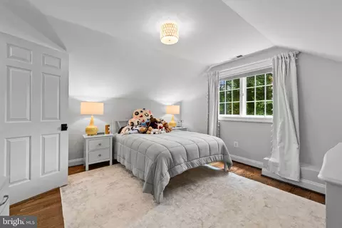 Bedroom - 7807 Overbrook Rd, Ruxton, MD 21204 photo 9 of 10