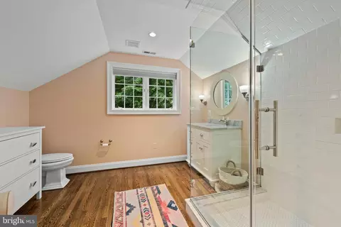 Bath - 7807 Overbrook Rd, Ruxton, MD 21204 photo 5 of 6
