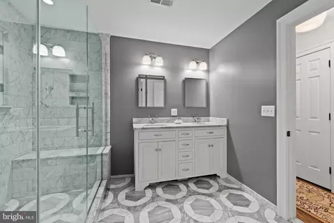 Bath - 7807 Overbrook Rd, Ruxton, MD 21204 photo 4 of 6