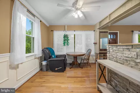 Entry Way - 5125 Viaduct Rd, Halethorpe, MD 21227 photo 3 of 17