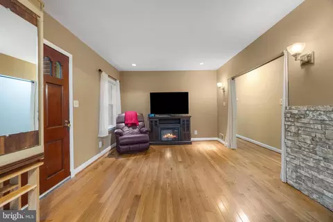 Living - 5125 Viaduct Rd, Halethorpe, MD 21227 photo 1 of 1