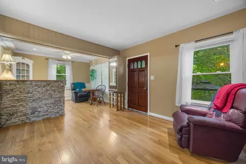 Entry Way - 5125 Viaduct Rd, Halethorpe, MD 21227 photo 1 of 17