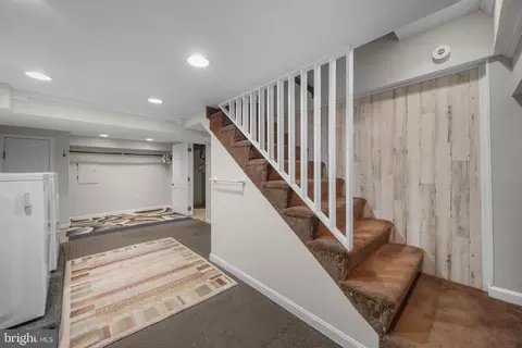 Entry Way - 5125 Viaduct Rd, Halethorpe, MD 21227 photo 16 of 17