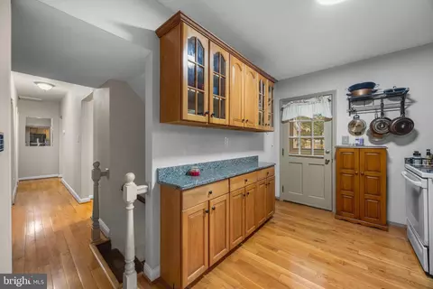 Entry Way - 5125 Viaduct Rd, Halethorpe, MD 21227 photo 6 of 17