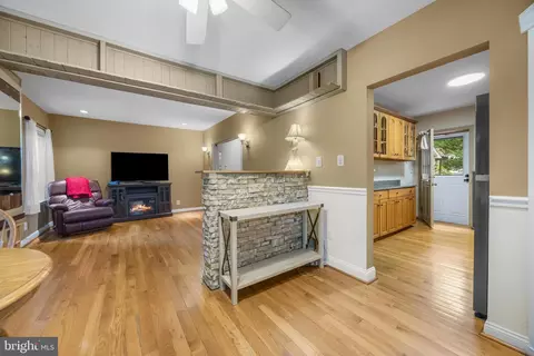 Entry Way - 5125 Viaduct Rd, Halethorpe, MD 21227 photo 2 of 17