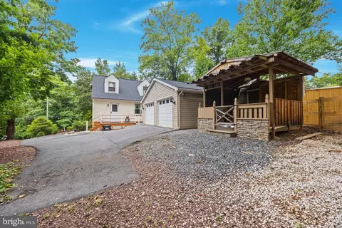 Exterior - 5125 Viaduct Rd, Halethorpe, MD 21227 photo 4 of 8
