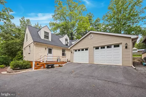 Exterior - 5125 Viaduct Rd, Halethorpe, MD 21227 photo 3 of 8