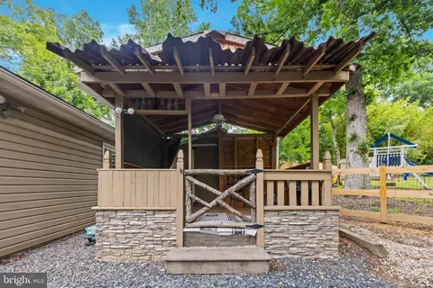 Exterior - 5125 Viaduct Rd, Halethorpe, MD 21227 photo 5 of 8