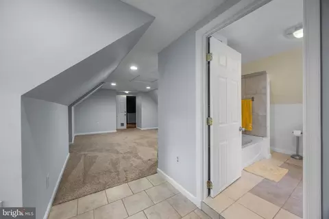 Entry Way - 5125 Viaduct Rd, Halethorpe, MD 21227 photo 14 of 17