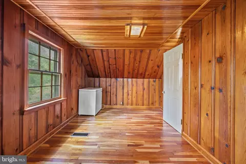 Entry Way - 5125 Viaduct Rd, Halethorpe, MD 21227 photo 15 of 17