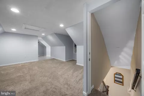 Entry Way - 5125 Viaduct Rd, Halethorpe, MD 21227 photo 13 of 17