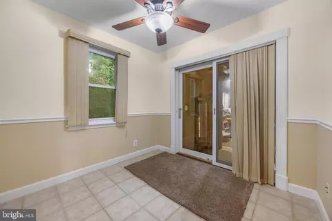 Entry Way - 5125 Viaduct Rd, Halethorpe, MD 21227 photo 8 of 17