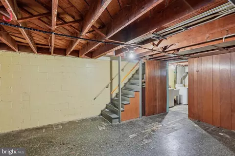 Entry Way - 930 Dalton Ave, Baltimore, MD 21224 photo 5 of 6