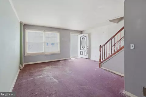 Living - 930 Dalton Ave, Baltimore, MD 21224 photo 3 of 4