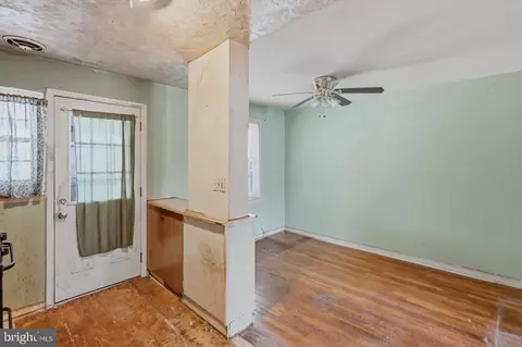 Entry Way - 930 Dalton Ave, Baltimore, MD 21224 photo 1 of 6