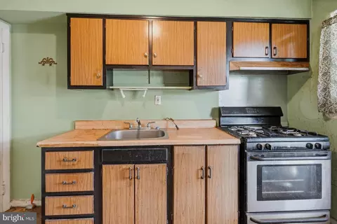 Kitchen - 930 Dalton Ave, Baltimore, MD 21224 photo 1 of 2