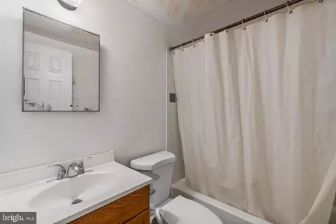 Bath - 10 Mitnick Ct, Nottingham, MD 21236 photo 1 of 2