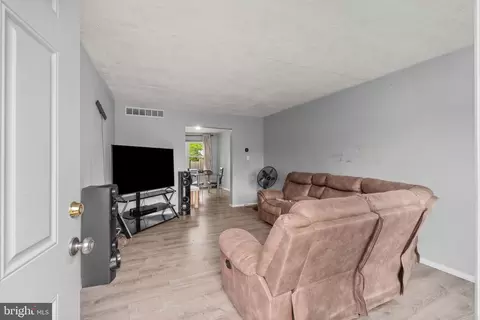 Entry Way - 10 Mitnick Ct, Nottingham, MD 21236 photo 1 of 4