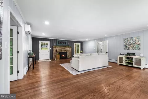 Living - 3114 Sunset Ln, Phoenix, MD 21131 photo 1 of 3