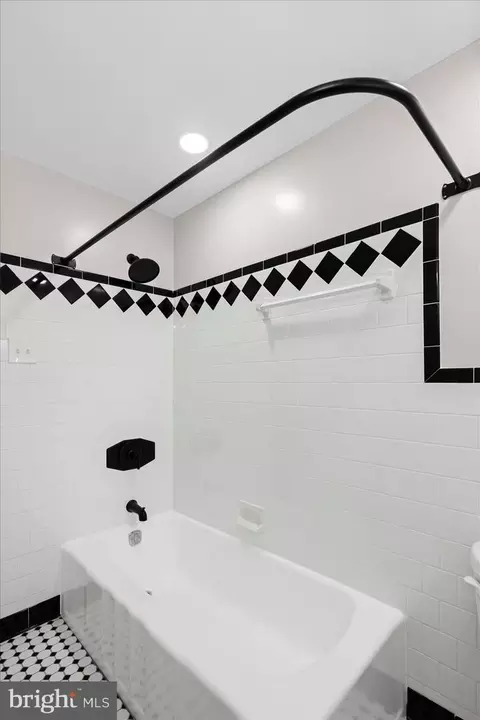Bath - 620 Walker Ave, Baltimore, MD 21212 photo 5 of 6