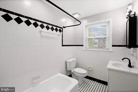 Bath - 620 Walker Ave, Baltimore, MD 21212 photo 4 of 6