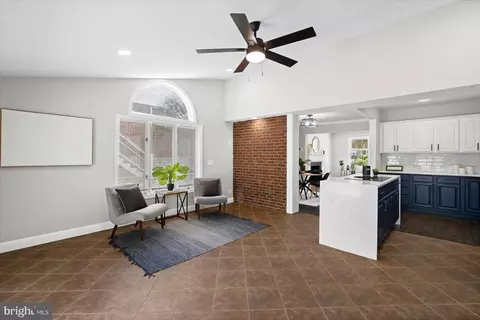 Entry Way - 620 Walker Ave, Baltimore, MD 21212 photo 4 of 6