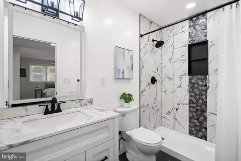 Bath - 620 Walker Ave, Baltimore, MD 21212 photo 1 of 6