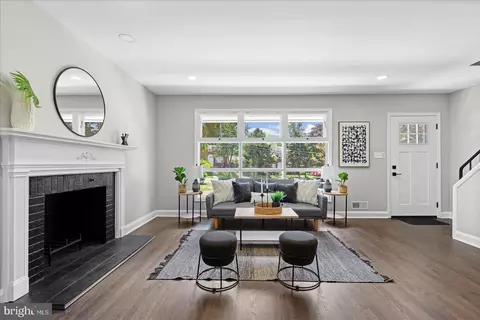 Living - 620 Walker Ave, Baltimore, MD 21212 photo 2 of 3