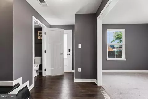 Entry Way - 6300 Osterley St, Middle River, MD 21220 photo 4 of 19