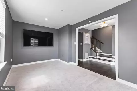 Entry Way - 6300 Osterley St, Middle River, MD 21220 photo 5 of 19